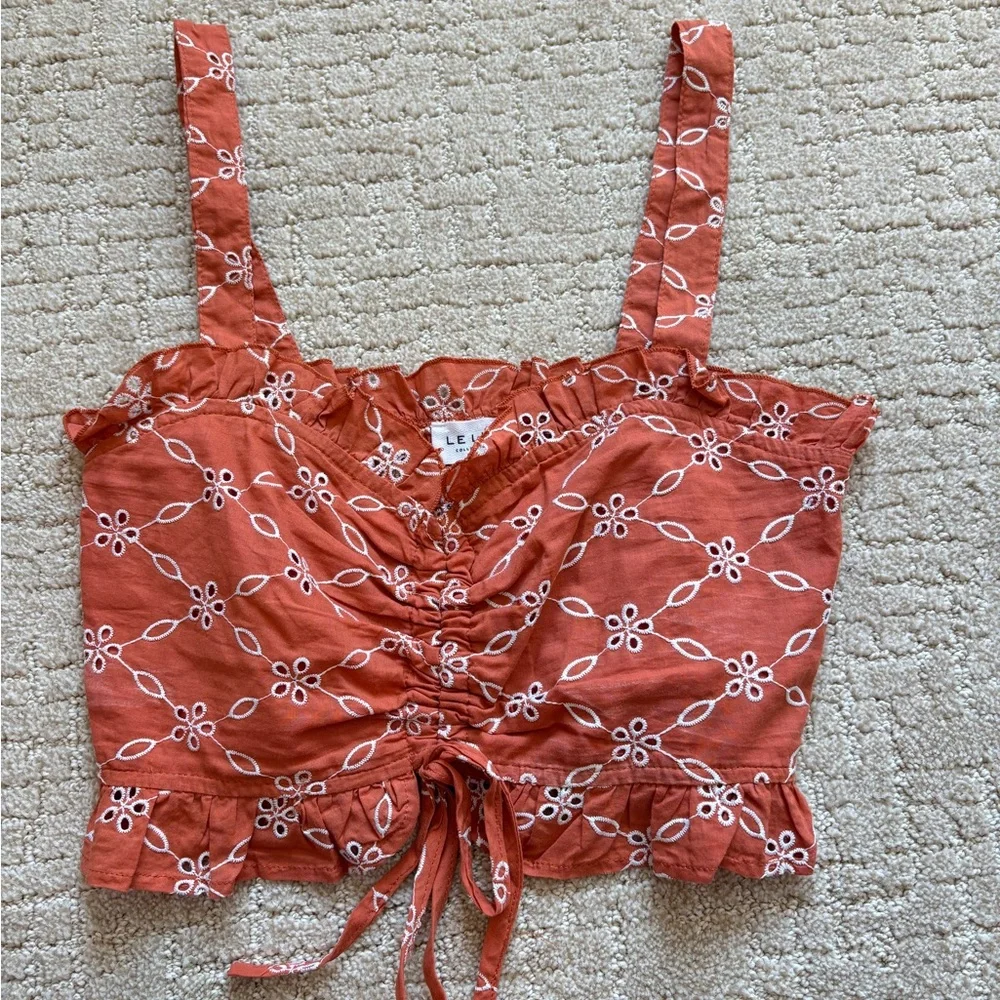Le Lis Red Ruched Crop Tank Top - Picture 2 of 3